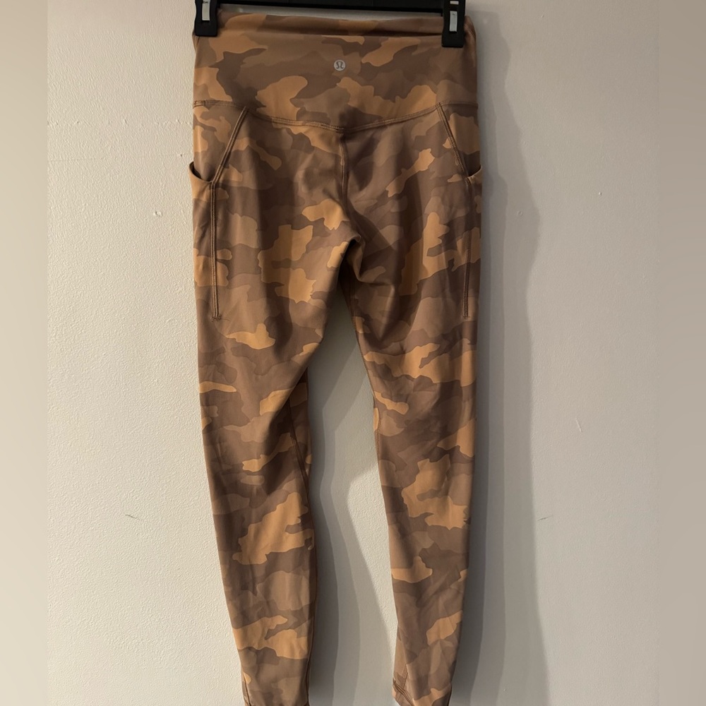 Lululemon size 6 brown camo